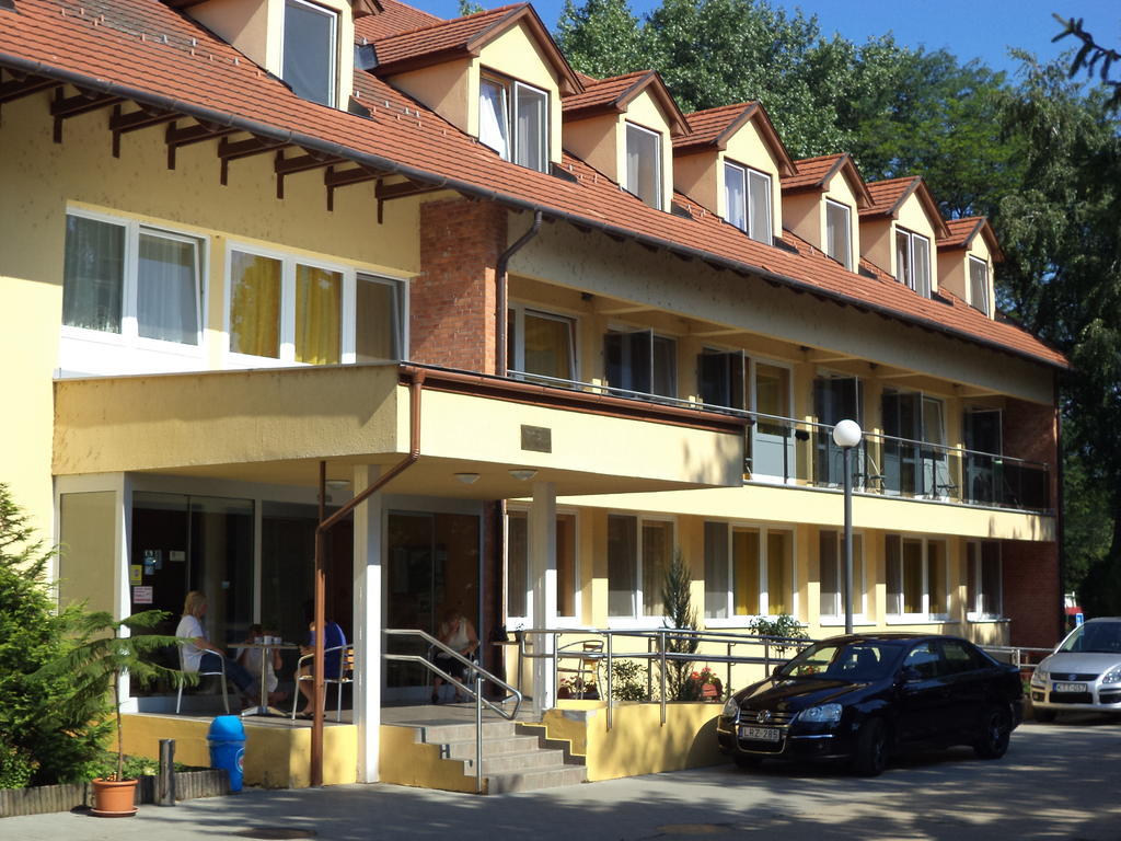 Touring Hotel Berekfürdő Екстериор снимка