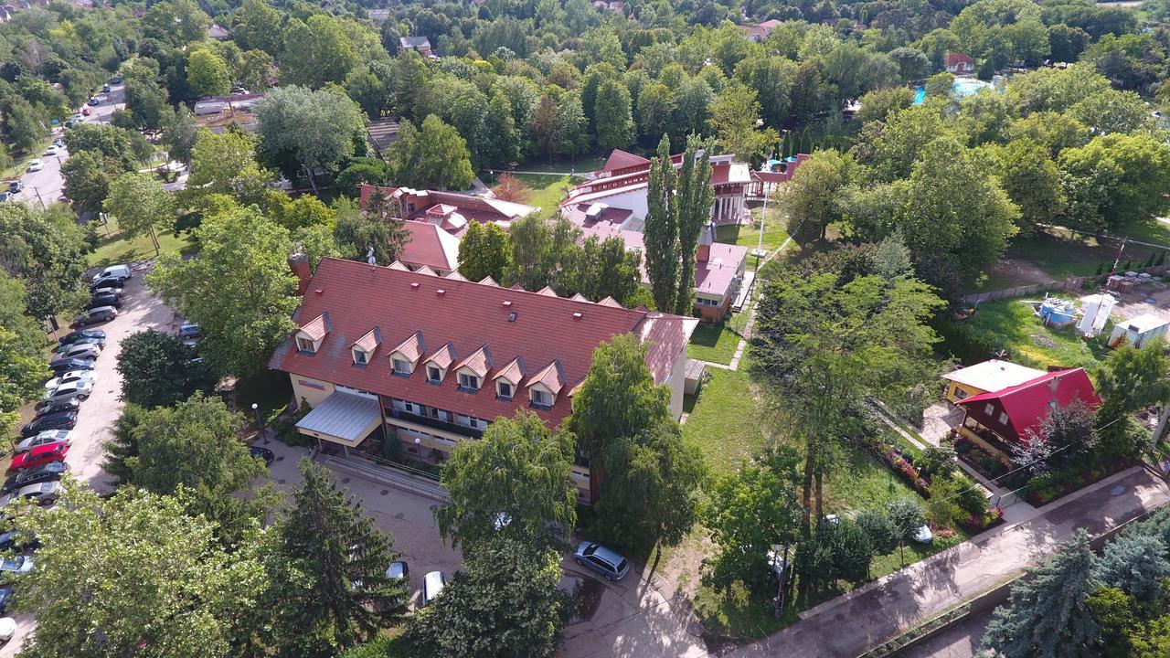 Touring Hotel Berekfürdő Екстериор снимка